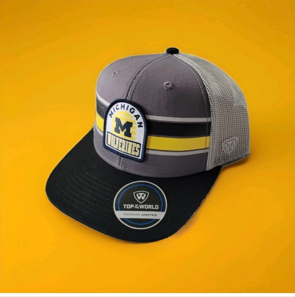 University Of Michigan Wolverines Curved Bill Snapback Trucker Hat Cap NCAA NWT